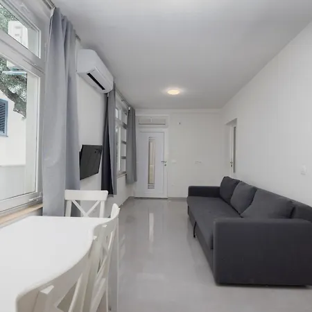 Bulbuli Gasthuis Makarska