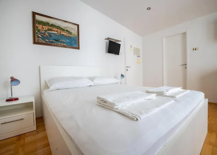 Bulbuli Pensionat Makarska