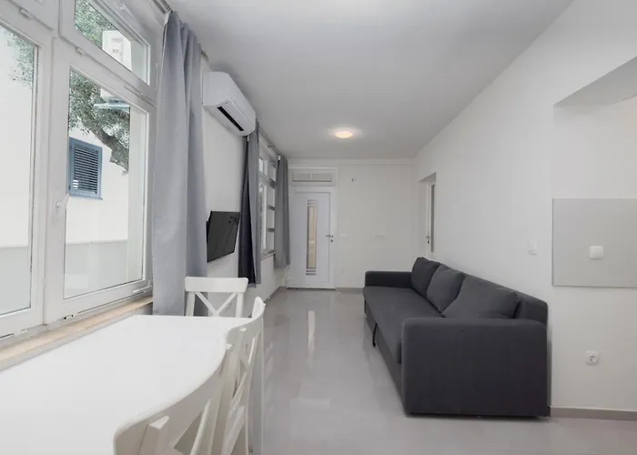 Bulbuli Pensionat Makarska