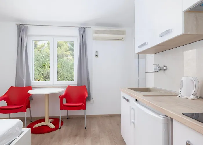 Bulbuli Pensionat Makarska